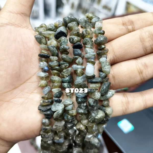UNCUT BEADS 23