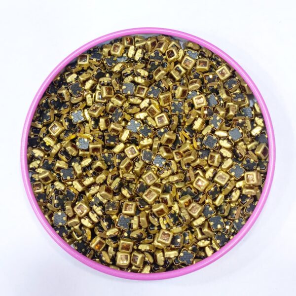 SQUARE GOLD KUNDAN (3MM)